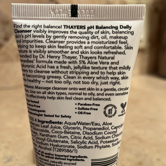 Thayers PH Balancing Daily Cleanser + Aloe NEW - Picture 3 of 3